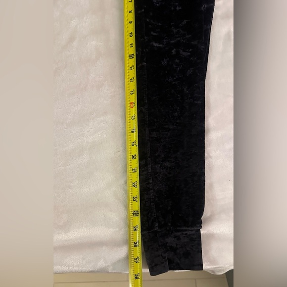 Lululemon size 2 ready to crush black joggers. Like new. $128 retail. High rise - Picture 7 of 12